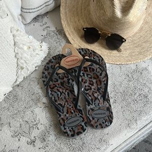 NWT Havaianas ANIMAL PRINT